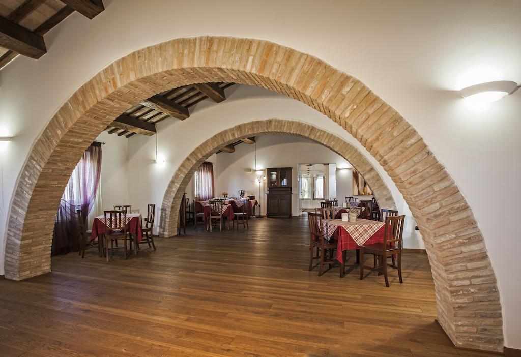 Il Ristoro Del Viandante Hotel Offagna Buitenkant foto